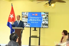 古巴驻越南大使罗赫利奥·波兰科·富恩特斯在新闻发布会上发表讲话。