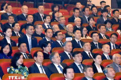 越共中央总书记、国家主席苏林和夫人以及各位代表出席活动。（图片来源：越通社）