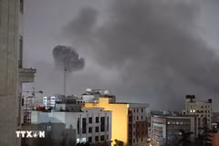 2020年3月28日，伊朗德黑兰发生袭击事件，现场浓烟滚滚。（图片来源：越通社）