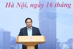 范明正总理在会议上发表讲话。