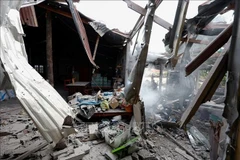 2025年12月11日，泰国素林府的一栋房屋在泰国和柬埔寨的边境冲突中被毁。（图片来源：越通社）