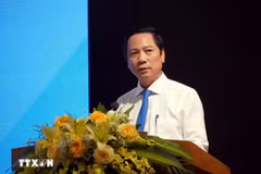 广治省人民委员会常务副主席黄南在闭幕式上发表讲话。（图片来源：越通社）