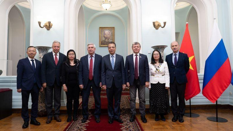 与会代表合影。 与会代表合影。