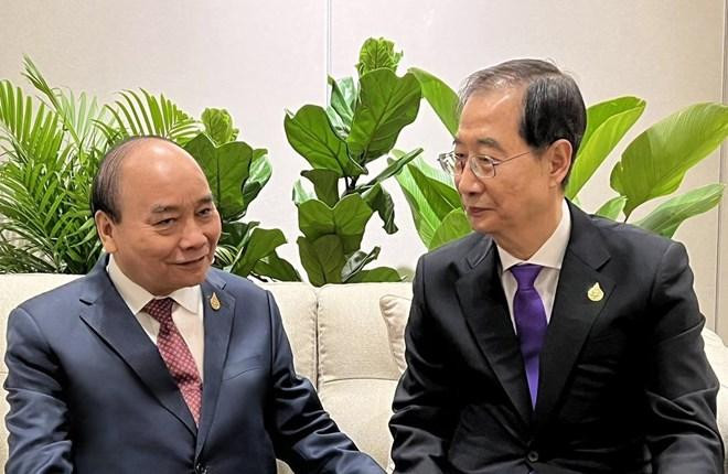 越南国家主席阮春福会见韩国总理韩德洙。(图片来源:越通社) 越南国家主席阮春福会见韩国总理韩德洙。(图片来源:越通社)