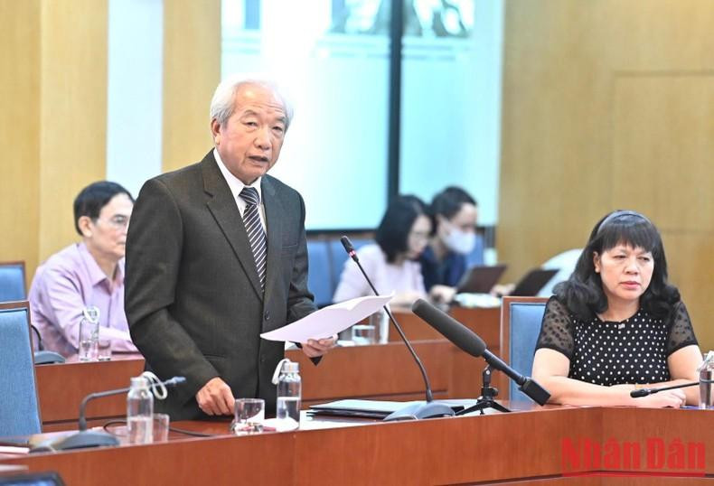 巴亭选民发表意见。 巴亭选民发表意见。