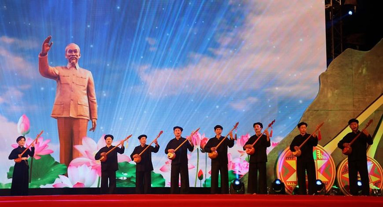 在北部山区各省的岱、侬、傣三族信仰文化生活中，天曲被誉为“神灵”的曲调。（图片来源：越通社）