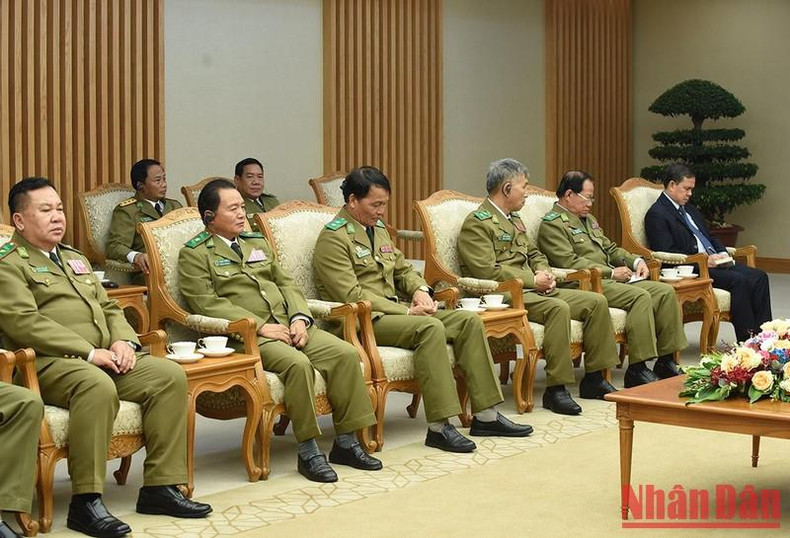 老挝公安部代表团团员。 老挝公安部代表团团员。