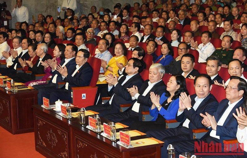 范明正总理和出席2022年“全国携手帮扶贫困者”活动的各位代表。