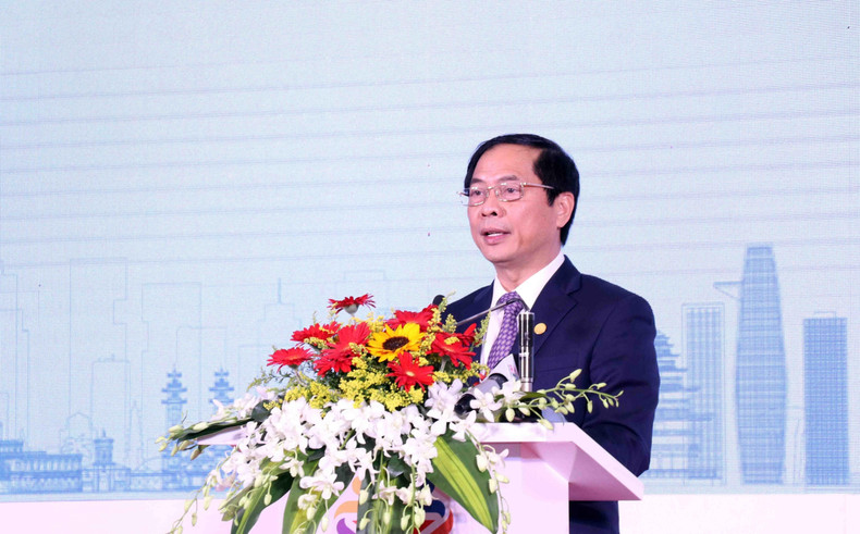 外交部部长裴青山发表讲话。(图片来源:越通社) 外交部部长裴青山发表讲话。(图片来源:越通社)