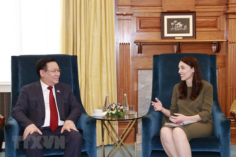 越南国会主席王廷惠会见新西兰总理杰辛达·阿德恩。(图片来源:越通社) 越南国会主席王廷惠会见新西兰总理杰辛达·阿德恩。(图片来源:越通社)