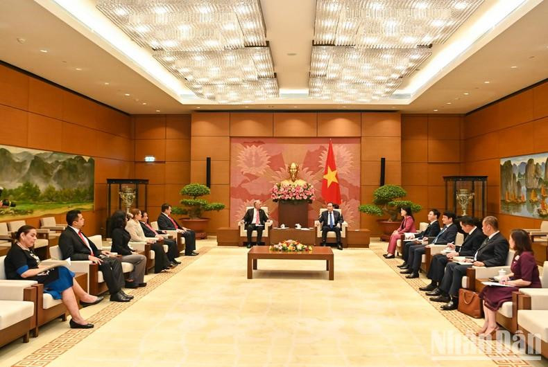 会见场景。 会见场景。