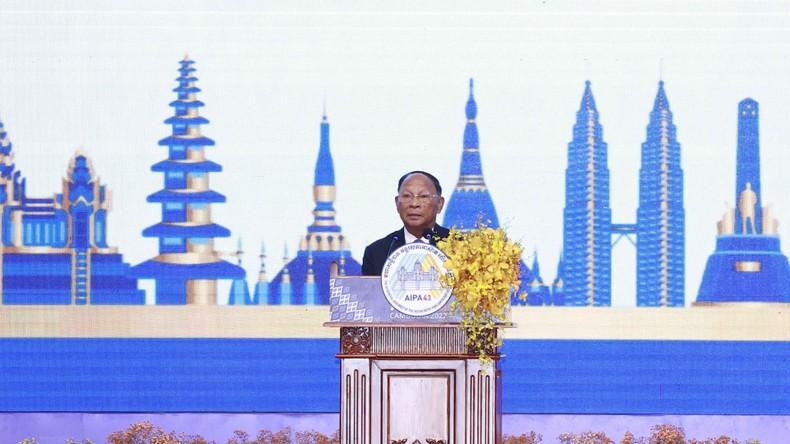柬埔寨国会主席、AIPA-43主席韩桑林致开幕辞。(图片来源:越通社) 柬埔寨国会主席、AIPA-43主席韩桑林致开幕辞。(图片来源:越通社)