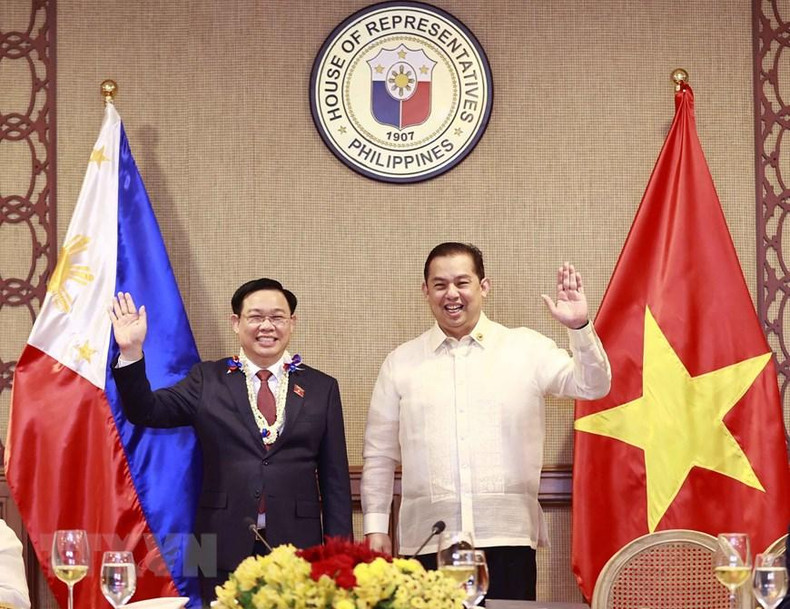 越南国会主席王廷惠和菲律宾众议院议长马丁·罗慕尔德兹。 越南国会主席王廷惠和菲律宾众议院议长马丁·罗慕尔德兹。