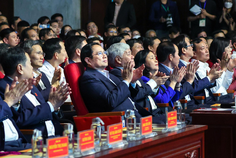 与会代表。 与会代表。