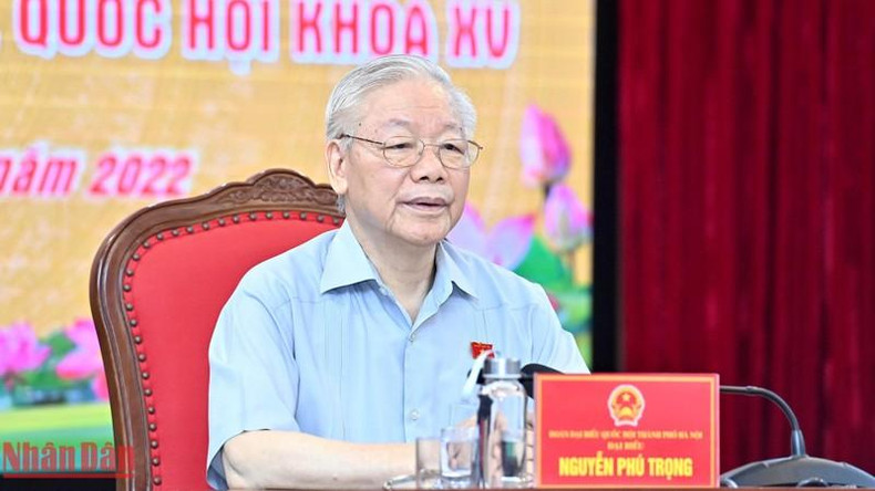 越共中央总书记阮富仲出席河内市一号选举单位会见选民活动。 越共中央总书记阮富仲出席河内市一号选举单位会见选民活动。