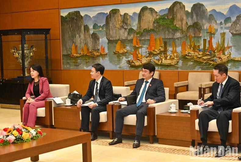 出席会见的越方代表。 出席会见的越方代表。