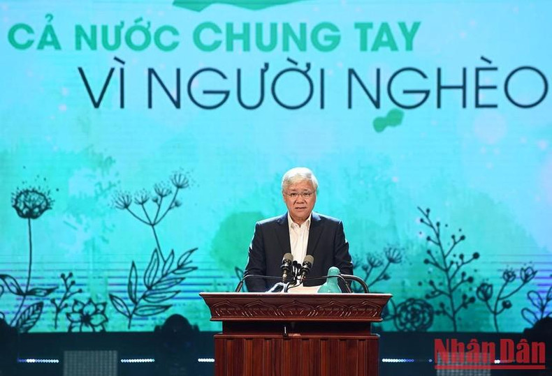 越南祖国阵线中央委员会主席杜文战发表讲话。