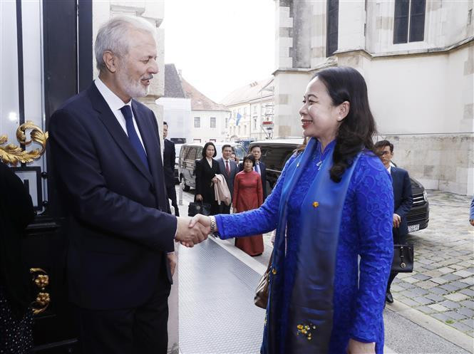 武氏映春副主席会见克罗地亚议会副议长安特·萨纳德。(图片来源:越通社) 武氏映春副主席会见克罗地亚议会副议长安特·萨纳德。(图片来源:越通社)