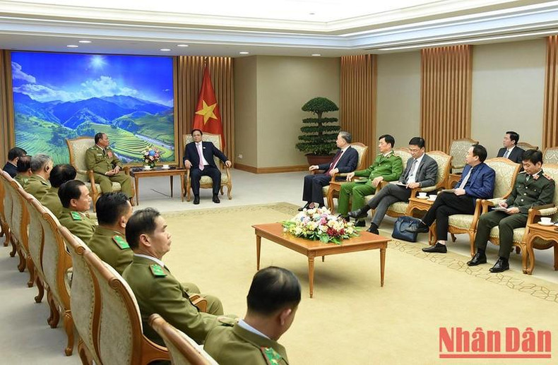 范明正总理提议老挝在尤其是联合国、东盟和各次区域机制等多边论坛上与越南紧密配合。 范明正总理提议老挝在尤其是联合国、东盟和各次区域机制等多边论坛上与越南紧密配合。