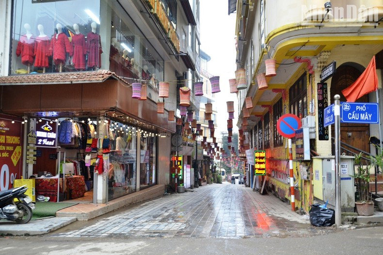 沙巴市中心球云街获得精美装饰。 沙巴市中心球云街获得精美装饰。