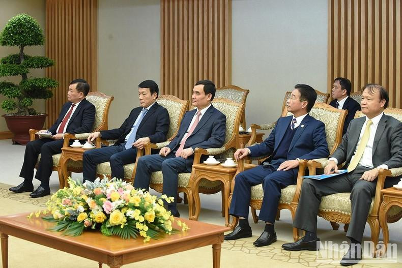 越南政府各部委代表出席会见。