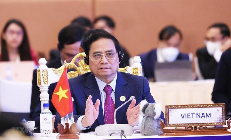 范明正总理出席东盟第40届、41届峰会的所有活动。(图片来源:越通社) 范明正总理出席东盟第40届、41届峰会的所有活动。(图片来源:越通社)