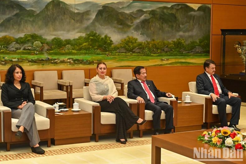 出席会见的墨西哥劳动党代表。 出席会见的墨西哥劳动党代表。