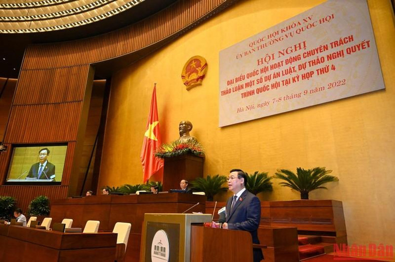 国会主席王廷惠致开幕词。 国会主席王廷惠致开幕词。