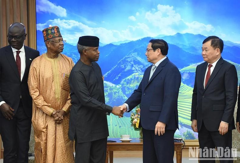 越南政府总理范明正和尼日利亚副总统耶米。