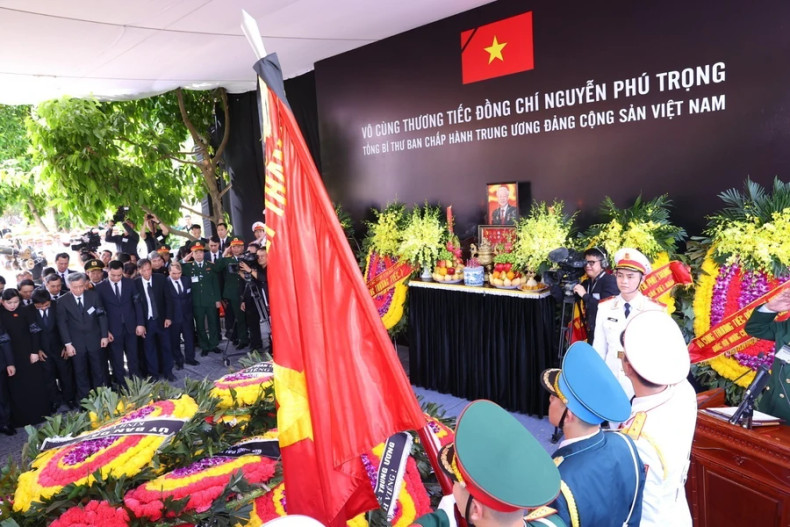 越共中央总书记阮富仲安葬仪式。 越共中央总书记阮富仲安葬仪式。