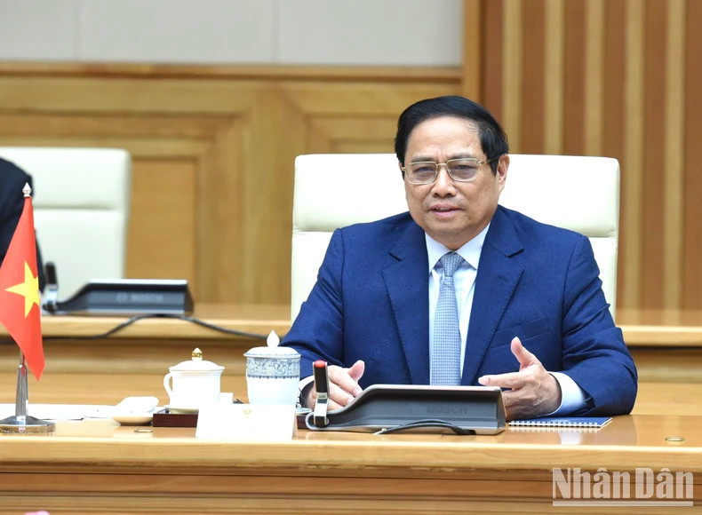 范明正总理在会见中发表讲话。