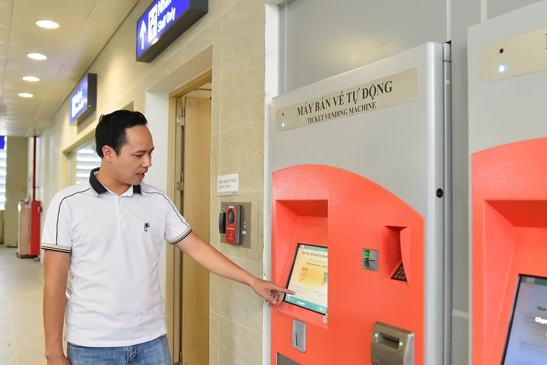 根据设计，列车在标准轨距（1435毫米）铁路上连续运行，车体采用铝合金材料，重量轻、寿命长、环保。