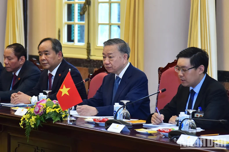 越南国家主席苏林发表讲话。 越南国家主席苏林发表讲话。