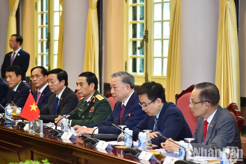 越南国家主席苏林在会谈中发表讲话。 越南国家主席苏林在会谈中发表讲话。