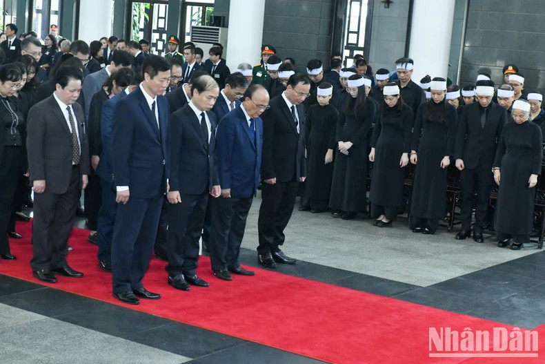 越共中央民运部代表团吊唁越共中央总书记阮富仲逝世。 越共中央民运部代表团吊唁越共中央总书记阮富仲逝世。