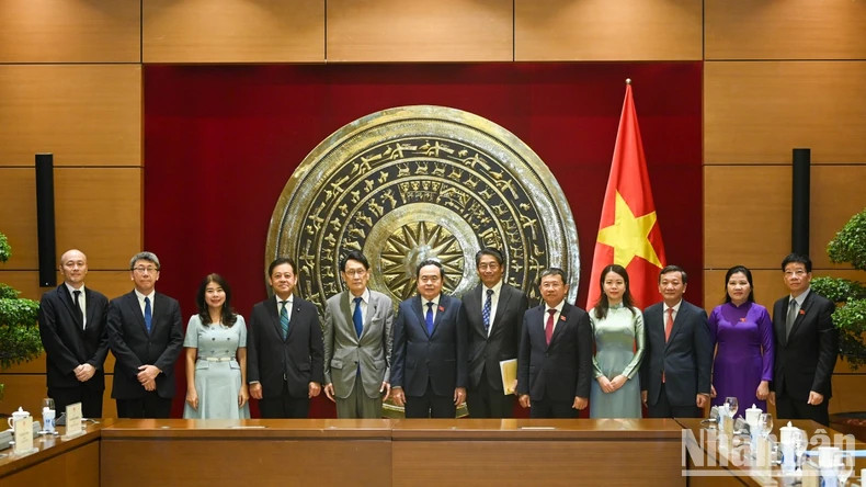 双方代表合影。 双方代表合影。