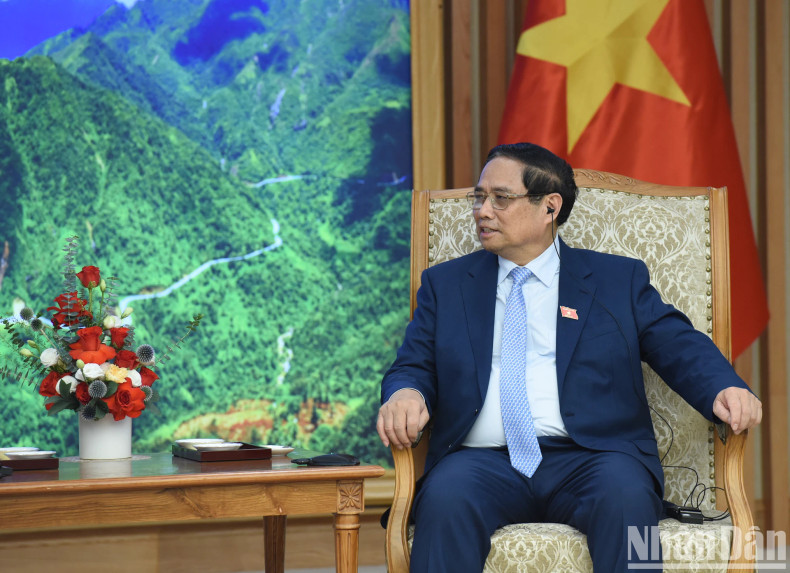 范明正总理在会见中发表讲话。