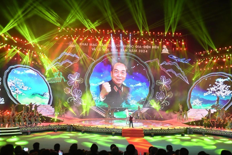 2024年奠边国家旅游年暨洋紫荆花节开幕式上的节目。 2024年奠边国家旅游年暨洋紫荆花节开幕式上的节目。