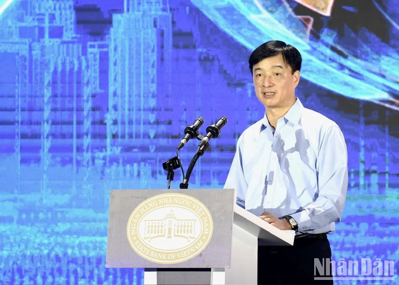 越南公安部副部长阮维玉发表讲话。