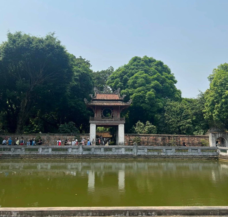 参观人数仅相当于平日,有时甚至没有顾客。 参观人数仅相当于平日,有时甚至没有顾客。