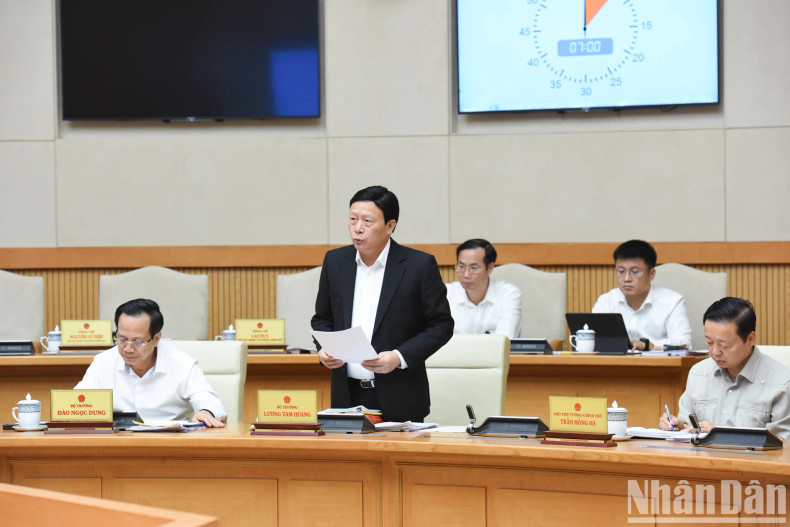 公安部副部长黎国雄发表讲话。