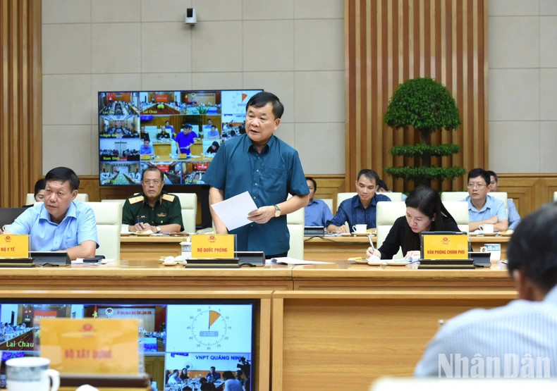 国防部代表发表讲话。