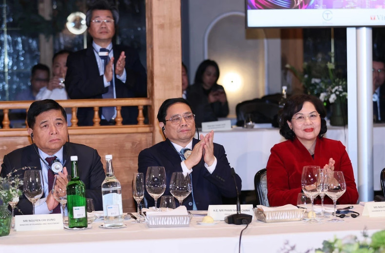 范明正总理出席会议。