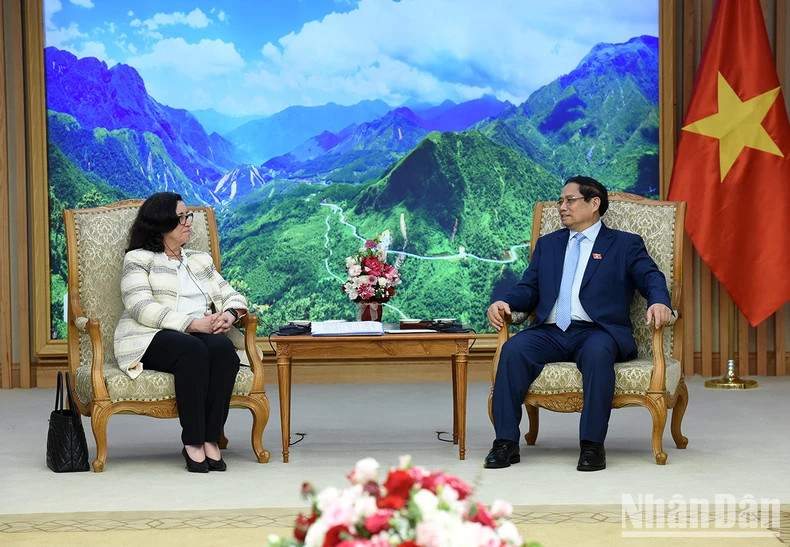 范明正总理会见世行副行长曼努埃拉·费罗。 范明正总理会见世行副行长曼努埃拉·费罗。