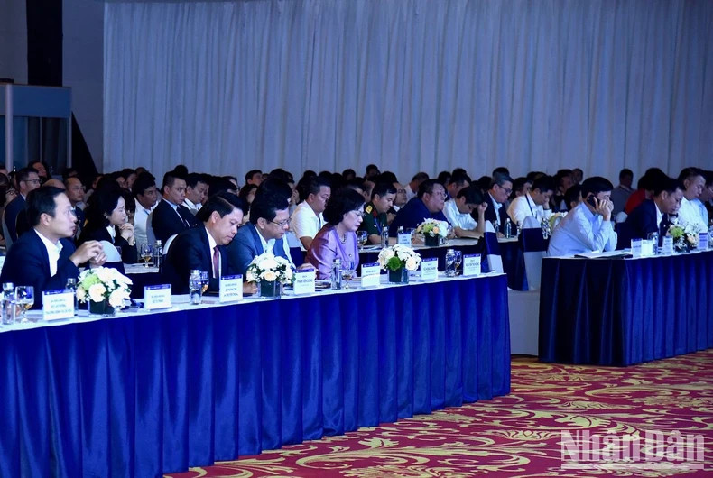 出席论坛的代表。