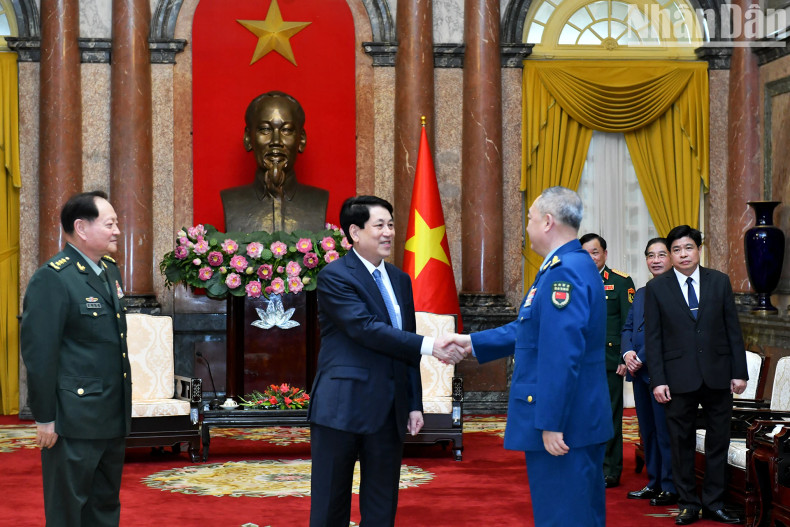 越南国家主席梁强欢迎中共中央军委副主席张又侠访越。 越南国家主席梁强欢迎中共中央军委副主席张又侠访越。