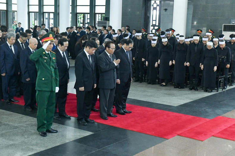 越南外交部代表团吊唁越共中央总书记阮富仲逝世。 越南外交部代表团吊唁越共中央总书记阮富仲逝世。