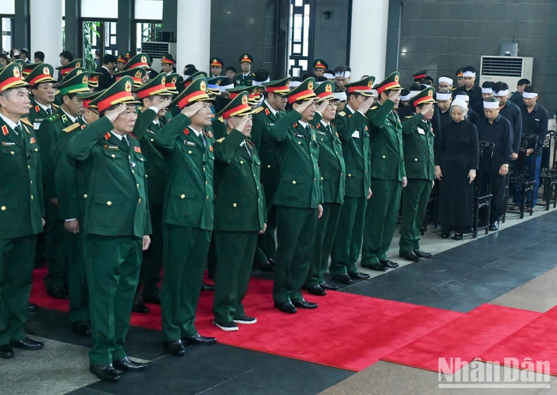 越南国防部、中央军委代表团吊唁阮富仲总书记逝世。