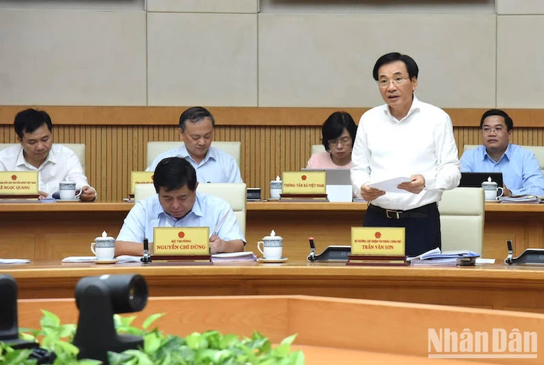 政府办公厅主任、部长发表讲话。 政府办公厅主任、部长发表讲话。
