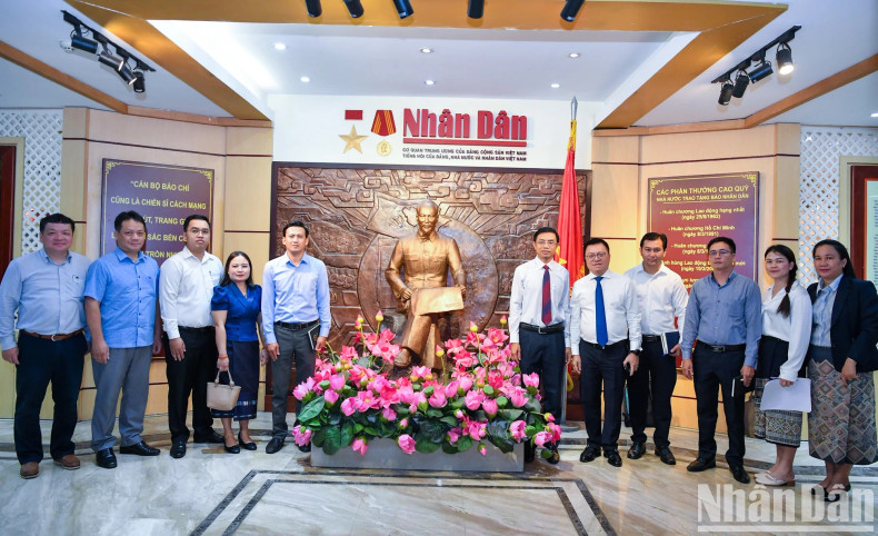 双方代表合影。